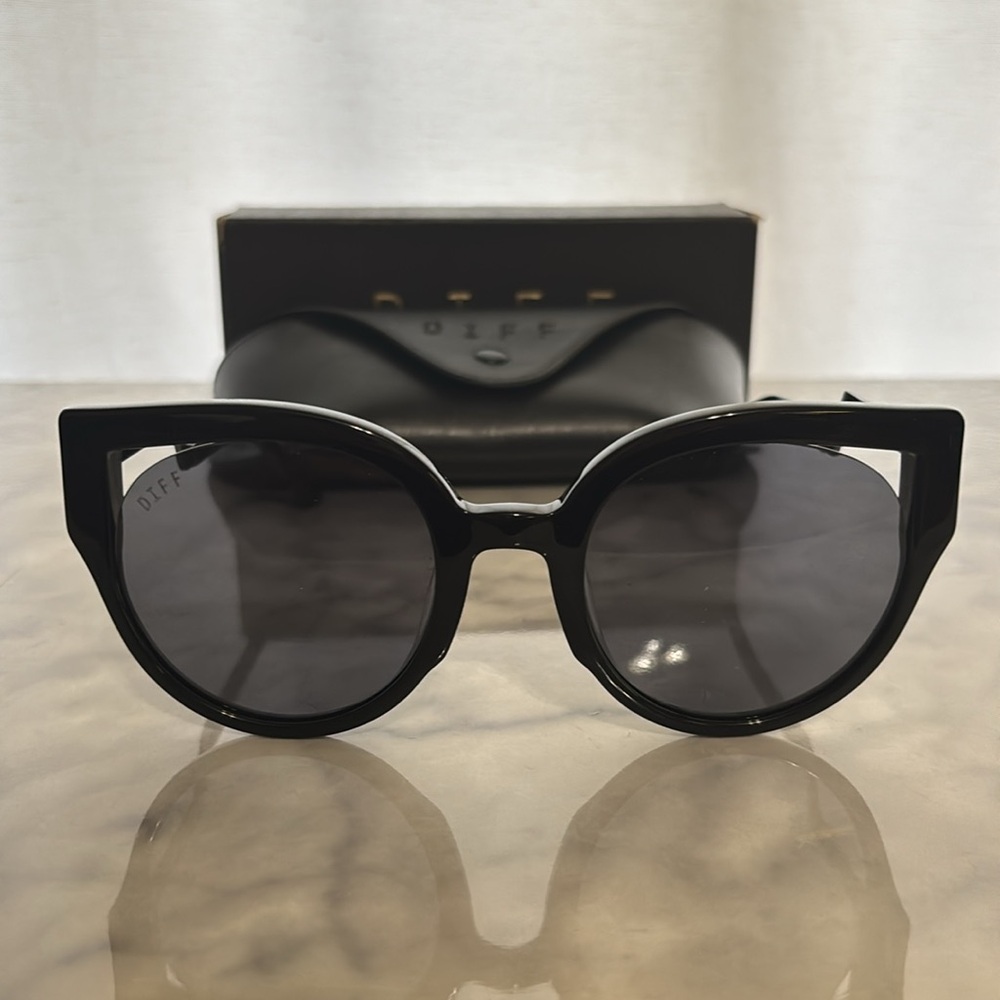 DIFF Black Cat Eye Sunglasses - Picture 3 of 7